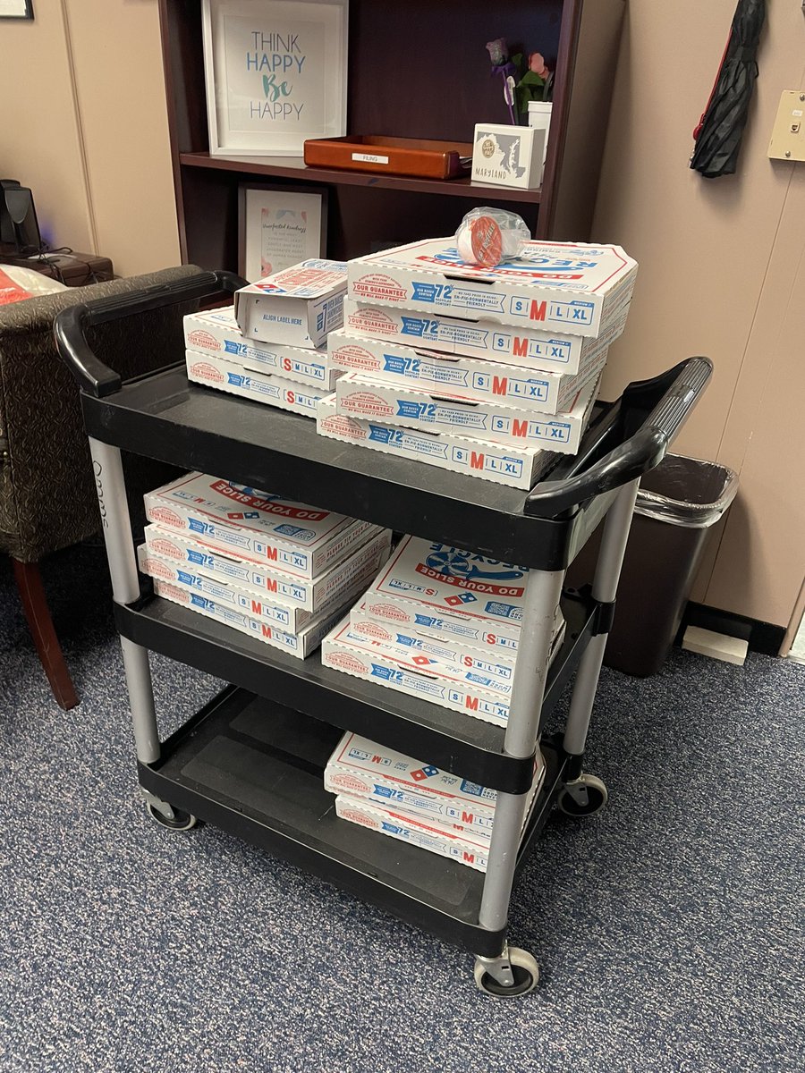 ommsaacps's tweet photo. Today was Principal @LKParks4 first monthly student leadership lunch of the year at OMMS! Pizza, conversation, and #collaboration to make sure our student body has a voice. All grades and Building Communities represented here! 🍕🗣👏#AACPSAwesome https://t.co/T1iO1cOgcI