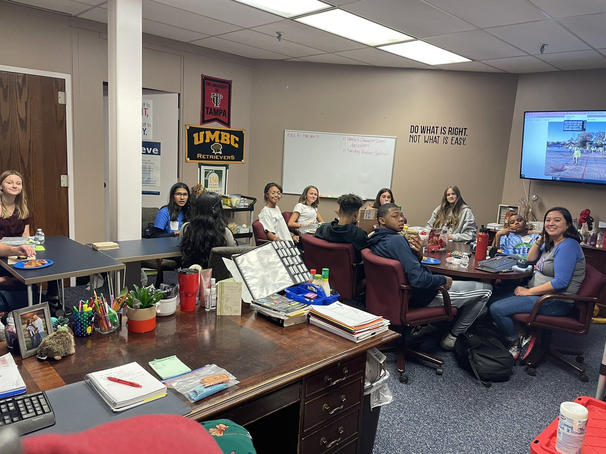 ommsaacps's tweet photo. Today was Principal @LKParks4 first monthly student leadership lunch of the year at OMMS! Pizza, conversation, and #collaboration to make sure our student body has a voice. All grades and Building Communities represented here! 🍕🗣👏#AACPSAwesome https://t.co/T1iO1cOgcI
