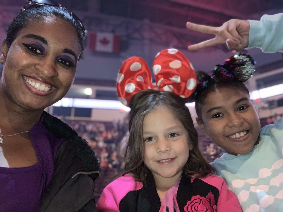 Young_MRS's tweet photo. #DisneyOnIce https://t.co/KHAsM2p60q