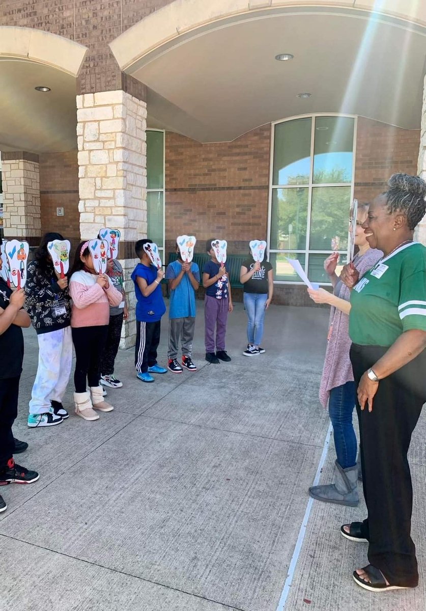 PlanoNMLinks's tweet photo. “Those who are happiest, are those who do the most for others!” ~ Booker T. Washington PNMC
hosted the Colgate Dental Van at an elementary school in our service area. The dentist was able to screen over 250 students Service is our Signature! PNMC PROUD of our HHS Chair #WALinks https://t.co/izfyp4TCE7