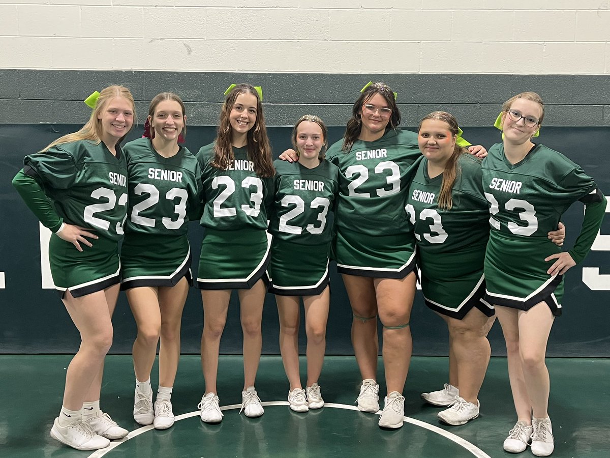 OhsVarsity's tweet photo. It’s Senior Night, and we 💚 our seniors!!!! @OlivetSports #EagleNationPride https://t.co/70Xtcq8VSB