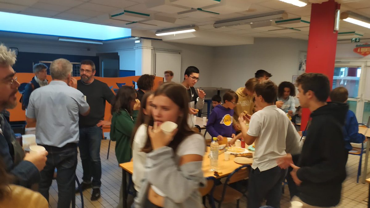 InstitutGoya's tweet photo. Dia de comiat, 3ESO, Nantes. Han pogut experimentar la vida escolar al College Saint Paul, assistint a diverses classes.
Us esperem ben aviat a Barcelona nous amis Erasmus ❤️🇫🇷 #epluscatedu #erasmus #nantes #mercibeaucoup @notredamesaintpaul @sepiegob @escoles_hg @consorciedubcn https://t.co/JsIQwuvhti