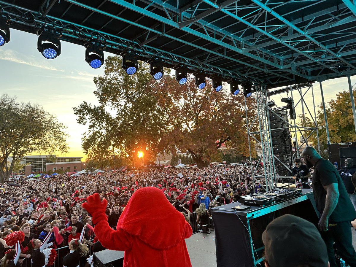 Nothing like a #Hilltopper tailgate.