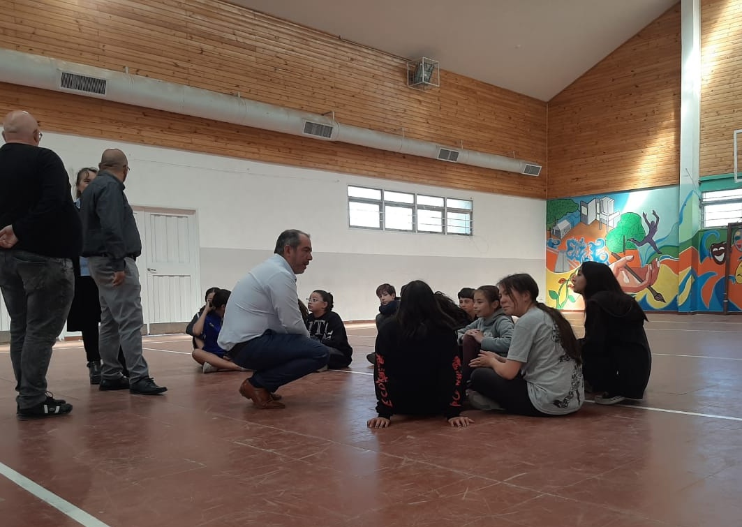 📌 Grazzini destacó el gran avance en esta obra tan importante para la comunidad educativa de nivel inicial.

🎨 Además, el ministro visitó la Escuela N° 746, donde diálogo con directivos, docentes y estudiantes sobre los distintos proyectos educativos con orientación artística.