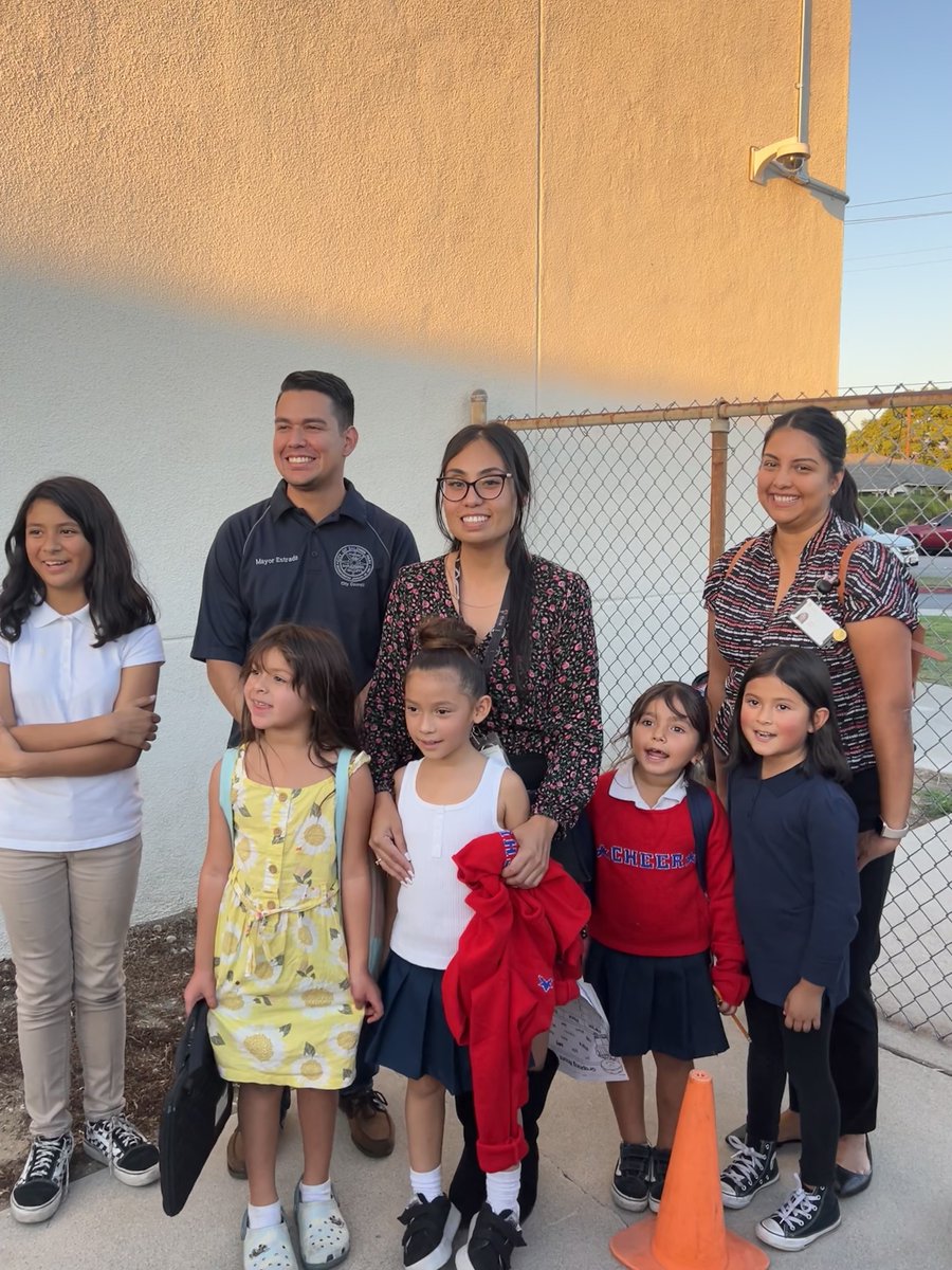 The #LightsOnAfterschool celebration continues in <a href="/BPUSD/">Baldwin Park USD</a>! Our wonderful team at Bursch led by Ms. Samantha showcased the power of afterschool programs, highlighting youth voice and leadership. Thank you <a href="/MayorEstradaBP/">Emmanuel Estrada</a> for being a champion of afterschool.