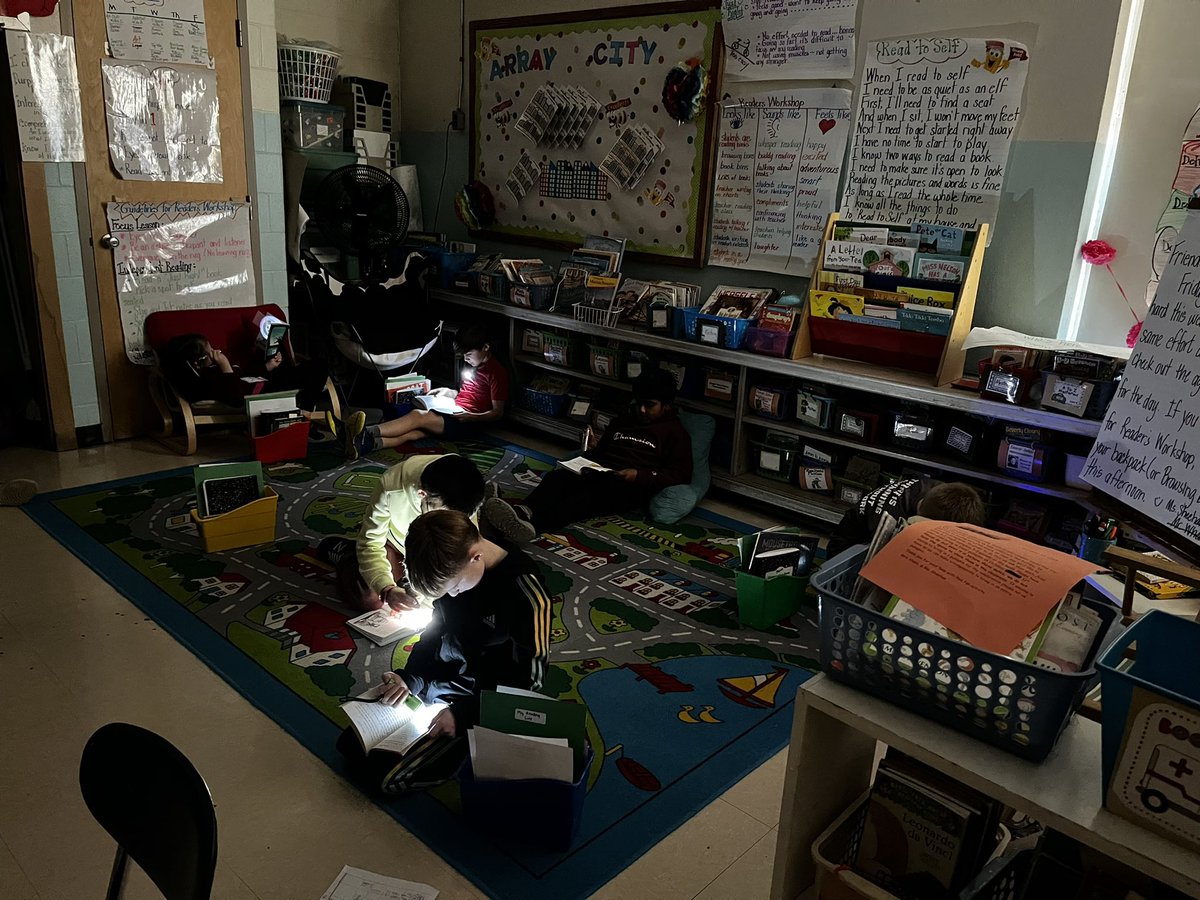 sheehan_kerry's tweet photo. Readers Workshop and Flashlight Friday🔦🔦 Great way to end a week! #WTAspirit #WPSspirit https://t.co/jiLvL68sJ7