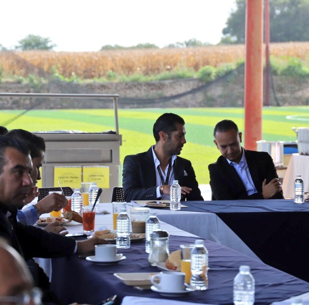 LVillagran23's tweet photo. Muchas gracias a nuestro Regidor @luiscisnerosq de @GuadalajaraGob por la participación en nuestro 1er encuentro Sports &amp; Business. Esperemos sea el 1ro de muchos más. Los invitamos a unirse a este espacio de trabajo entre empresarios de nuestro estado @GobiernoJalisco https://t.co/k77YmXQdwk