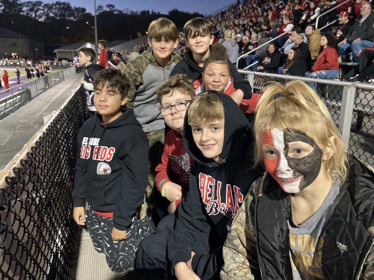 BellaireMiddle's tweet photo. Our middle school students are having an AWESOME time cheering on the Big Reds! ❤️🖤 https://t.co/tUuREKFjAu