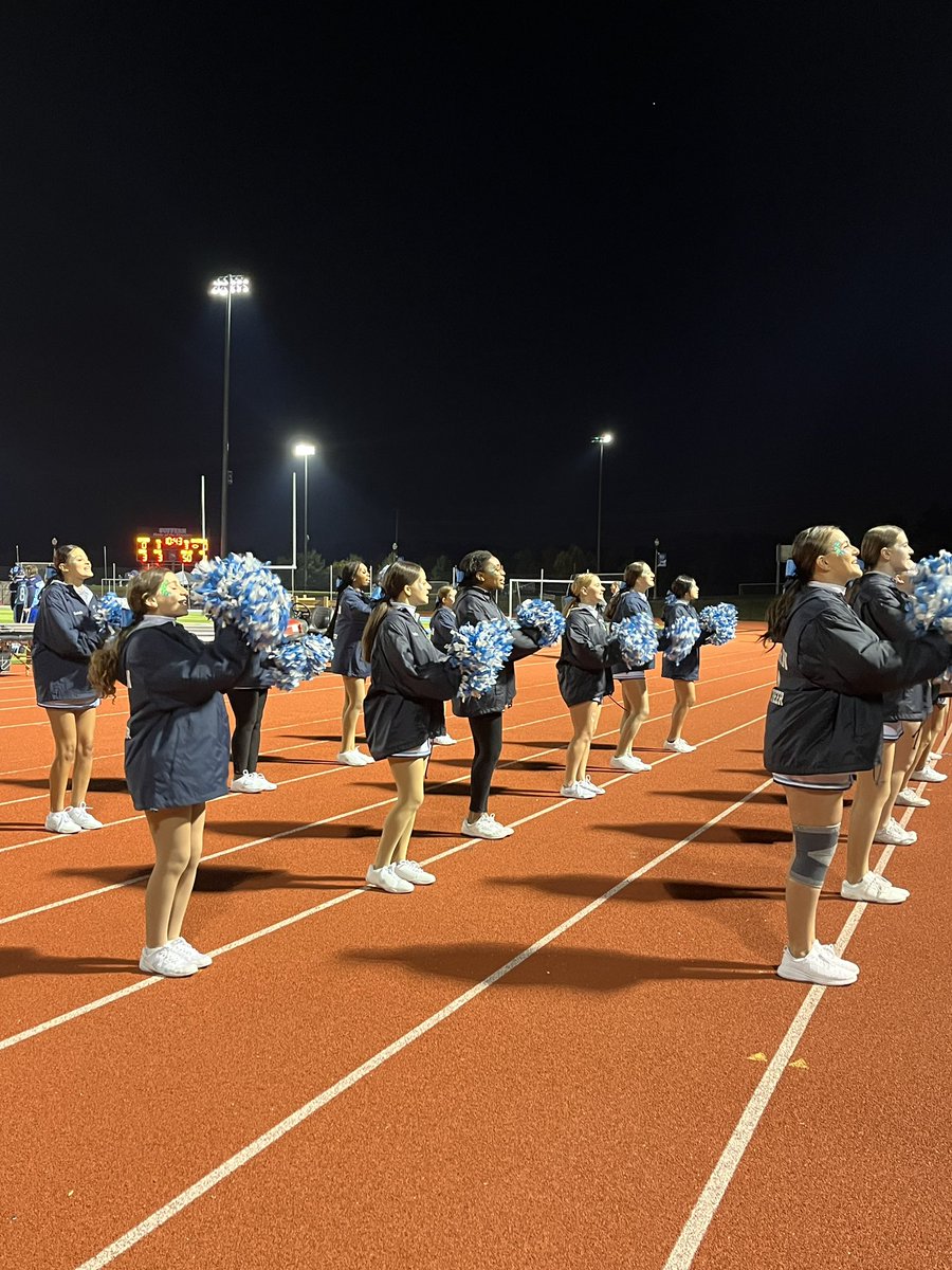 SHSCheer23's tweet photo. Friday Night Lights 

🏈📣 https://t.co/7wnL4kup0r