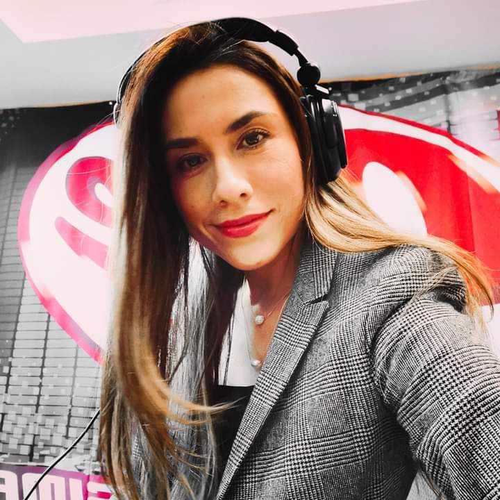 moniavila19's tweet photo. Hola @Oyeminerva🌻🌻🌻 ya te escucho desde la alcaldía cuajimalpa #MeGustaQue ya estoy de regreso en casita 😁😁🤩 @ClubOyeStars ✨ https://t.co/FRkXtJqcth