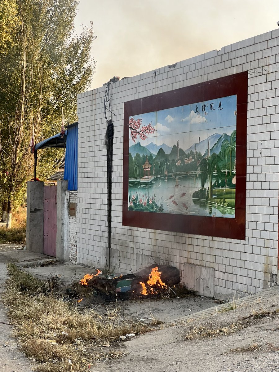 Day 92: 38.67km, the race to get out of Shanxi. Shanxi hasn’t been so foreign friendly, we are picking up the pace to get out while we still can, with all the restrictions tightening… Only when you travel on foot you can fully appreciate the scale of gov propaganda. Some scenes.