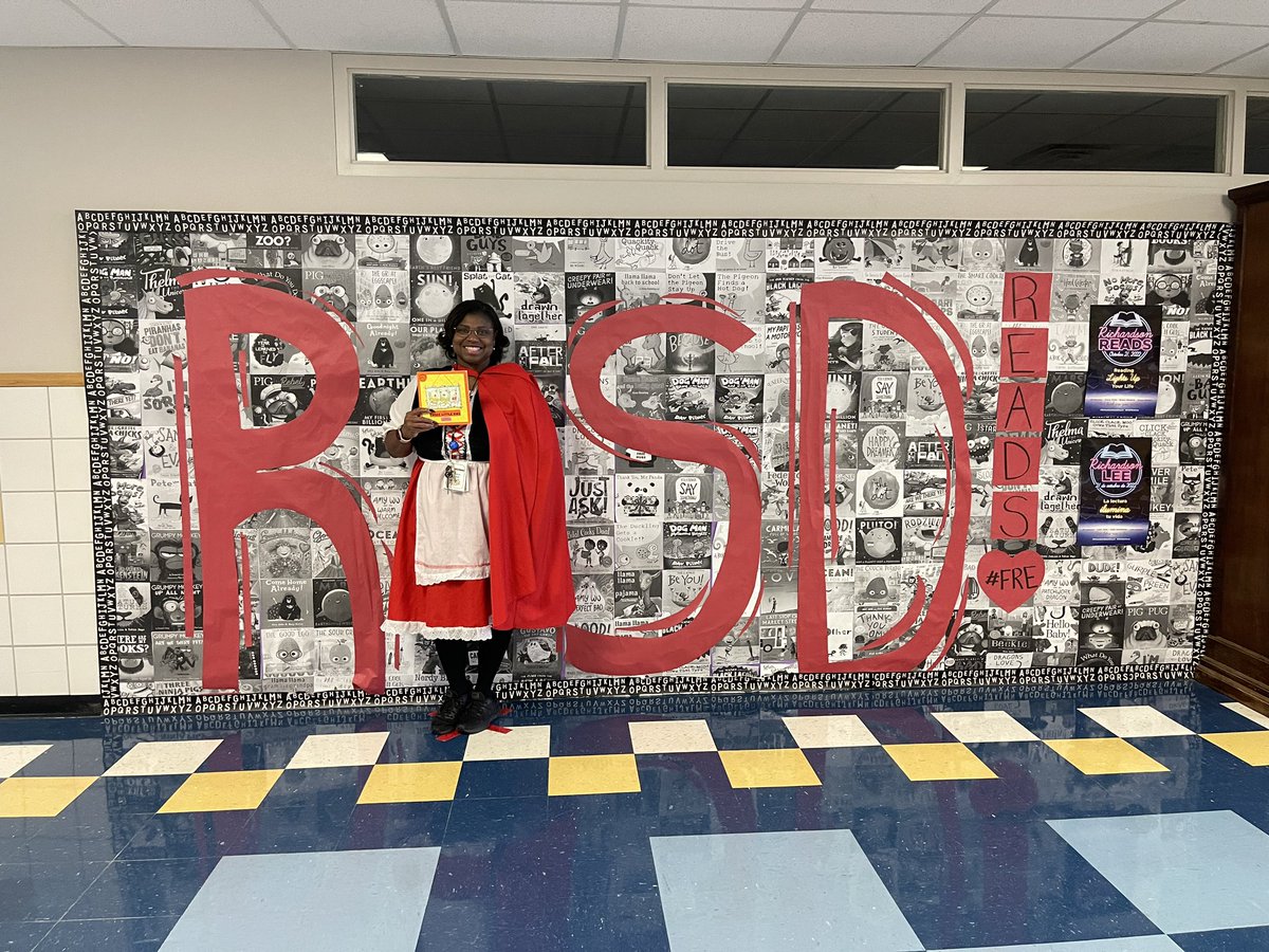 FRELibraryLady's tweet photo. From reading outside to reading with flashlights @FREfacts students and teachers had a fantastic #RichardsonReadsDay22. Our principal even dressed up for the occasion!  #RISDBelieves https://t.co/1BzUnwoQiQ