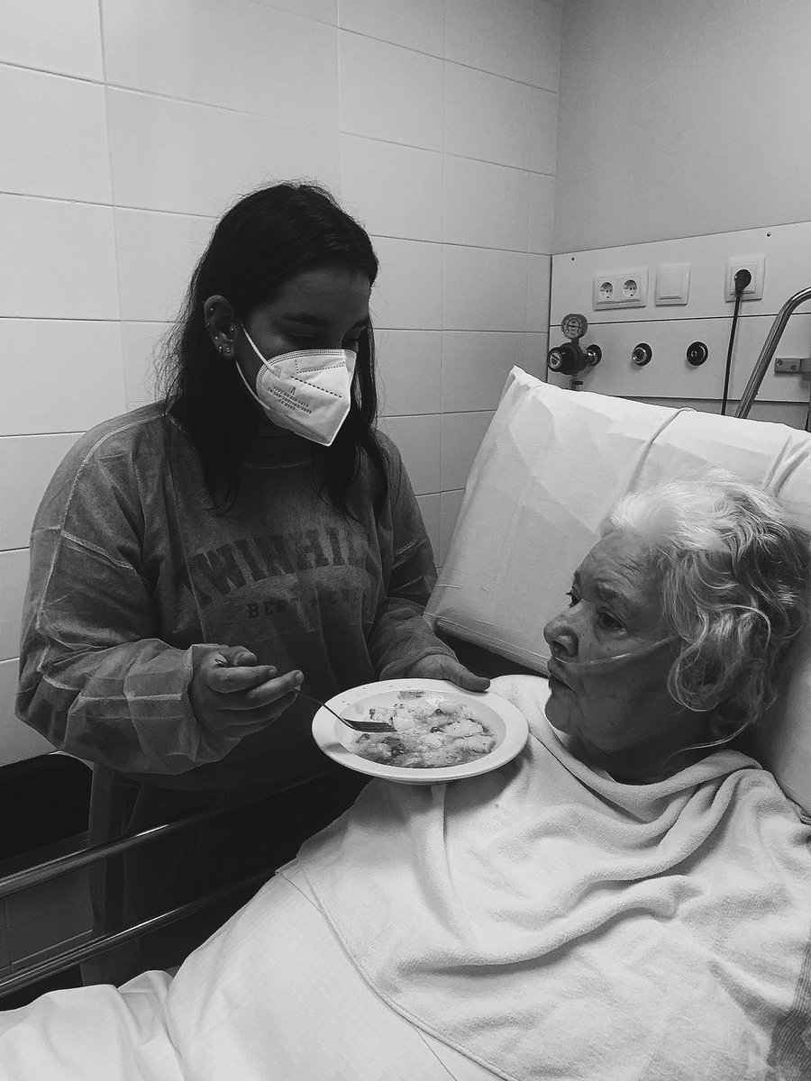 SrtaGal's tweet image. Mi compañera, mi amiga, mi yayita, juntas desde el primer día hasta el último. No podía haber tenido una abuela mejor, ojalá no tuviera que despedirme de ti. Vuela alto, el amor de tu vida lleva 4 meses esperándote allí. Nos volveremos a encontrar♥️✨