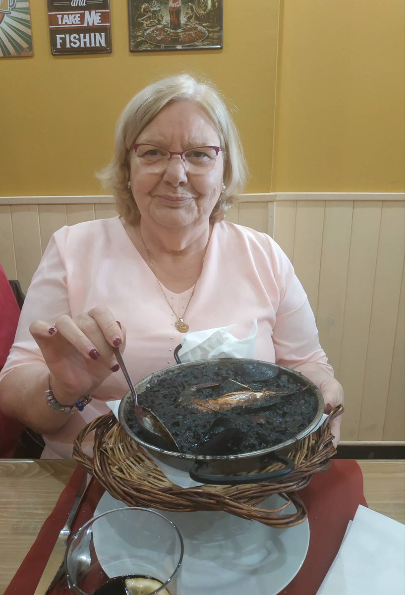 SrtaGal's tweet image. Mi compañera, mi amiga, mi yayita, juntas desde el primer día hasta el último. No podía haber tenido una abuela mejor, ojalá no tuviera que despedirme de ti. Vuela alto, el amor de tu vida lleva 4 meses esperándote allí. Nos volveremos a encontrar♥️✨