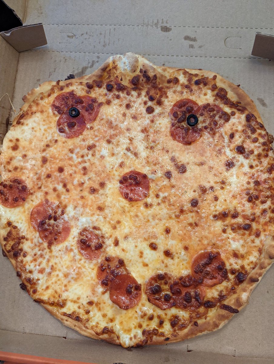 chooseopen's tweet photo. @caseysgenstore "A" for effort on this Jack O' Lantern pizza? #tried #thestruggleisreal https://t.co/Bx5Mgjg3MJ