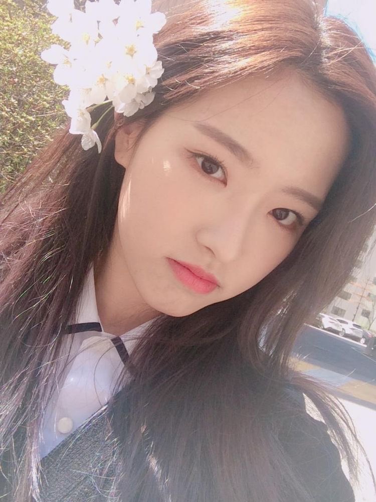 loonaOTD's tweet photo. picnic date with hyeju >< 
#OLIVIAHYEJU #LOONA
#이달의소녀 #올리비아혜 https://t.co/8Ly5qzk6oy
