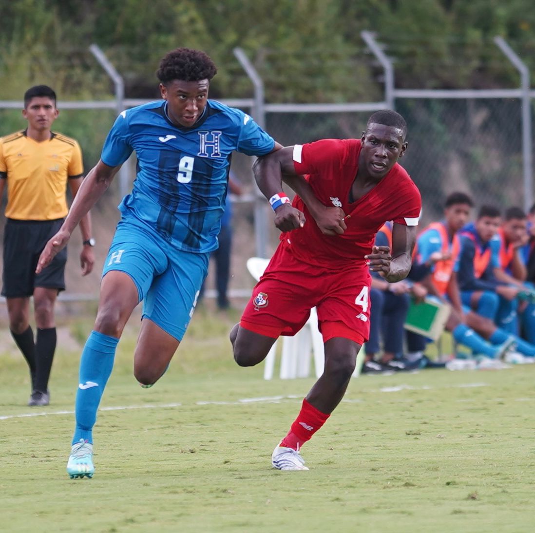 hondurasfutbolt's tweet photo. #SelecciónNacional

Gol de Nairoby Vargas le da triunfo (1-0) a #HONDURAS ante su similar de Panamá, la #MiniH Sub-17 jugará el Torneo realizado por @uncaf y @FIFAcom.

@allanfajardo29 @LegionCatracha
@FenafuthOrg @HondurasLiga
@newguayork @JorgeRdeportes https://t.co/X531eE2r7I