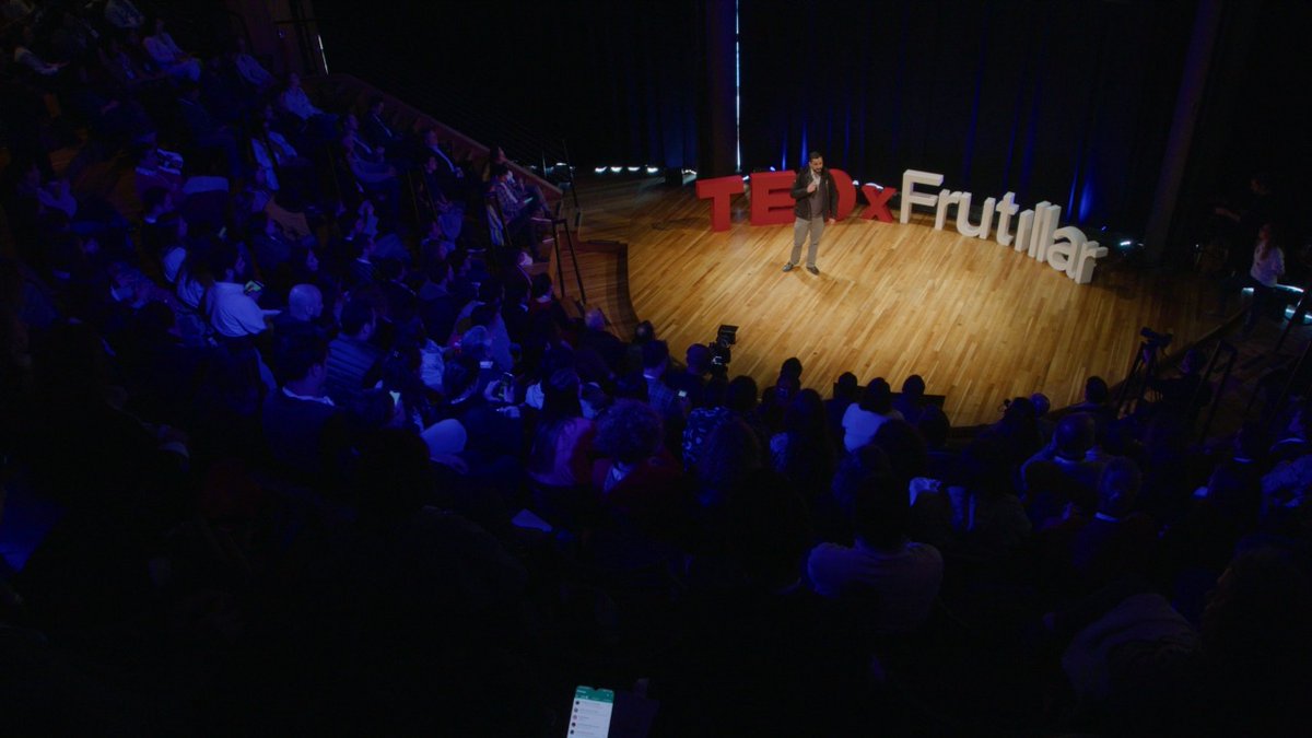 Hoy en el Teatro del Lago Frutillar se vivió un inédito encuentro TEDx conexiones en la Cuenca del Lago Llanquihue que potencian el desarrollo sostenible y las Industrias Creativas @CorfoLosLagos apoya a través del programa @Llanquihuecrea1 esta valiosa sinergia @gperezg @Corfo