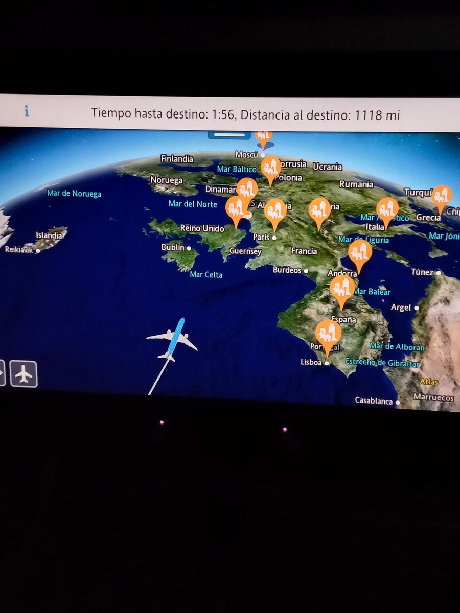 diin_07's tweet photo. Hace un año, veía imposible la posibilidad de tener un trabajo ejerciendo mi profesión sin contar con mucha experiencia y de irme del país, adivinen que...lo hemos logrado! https://t.co/IPSeofaic2