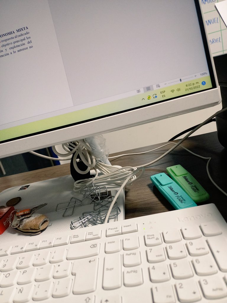 diin_07's tweet photo. Hace un año, veía imposible la posibilidad de tener un trabajo ejerciendo mi profesión sin contar con mucha experiencia y de irme del país, adivinen que...lo hemos logrado! https://t.co/IPSeofaic2