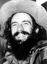 #FidelPorSiempre: Hombres como Camilo surgieron del pueblo y vivieron para el pueblo Nuestra única compensación ante la pérdida de un compañero tan allegado a nosotros es saber que el pueblo de #Cuba produce hombres como él. #CamiloVive y vivirá en el pueblo".