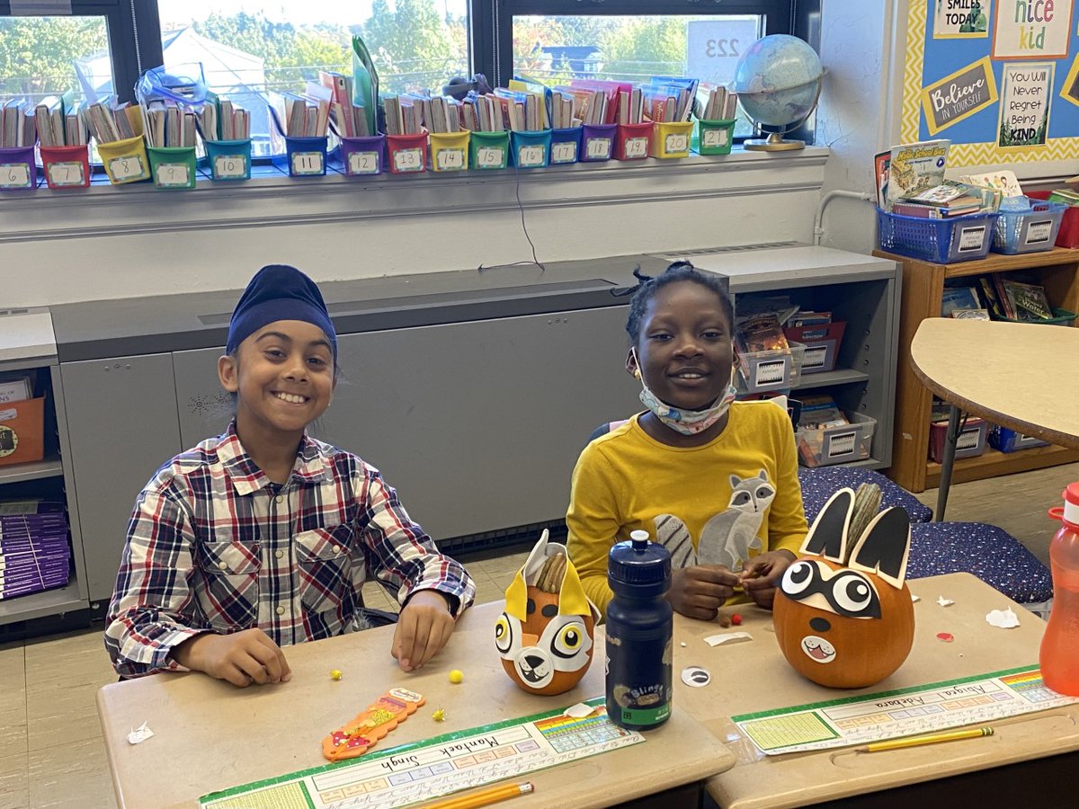 CSMrsSeaman1's tweet photo. @VS13UFSD Thanks to our PTA for the Pumpkin Patch Today- So much fun! @WheelerAvenue #TeamWheeler https://t.co/7VZcsRlkZi