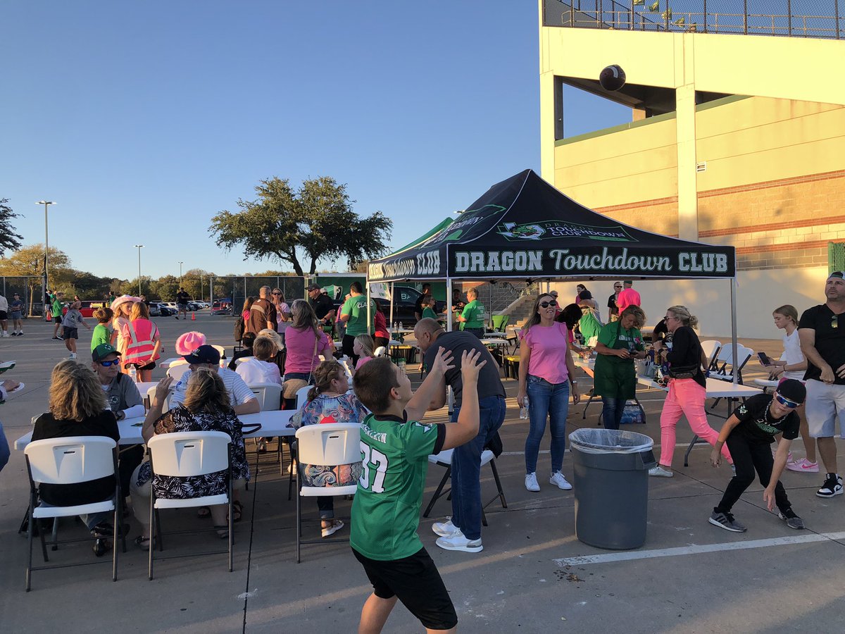 BBQDragons's tweet photo. The @DragonTDClub &amp; #DragonsBBQ is serving up fajita chicken tacos in the tailgate area @CABCSLC #GoDragons https://t.co/eJKqGV0AUE