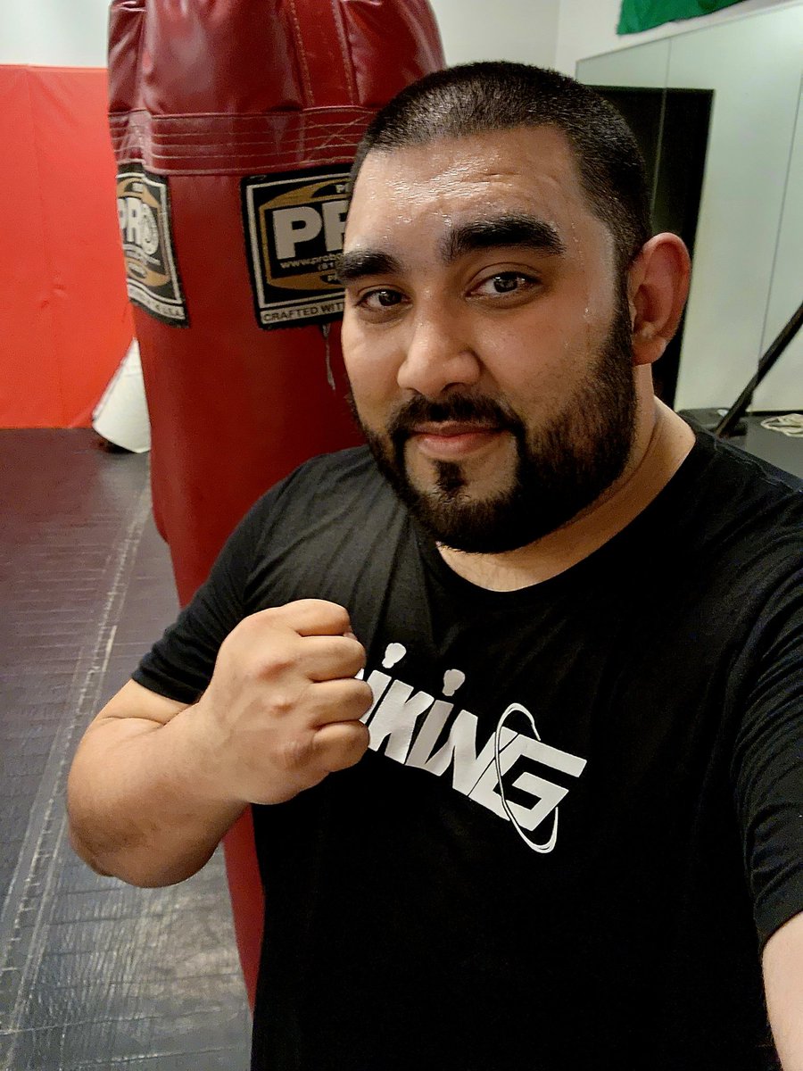 I am determined to continue working towards a better & healthier version of myself! 💪🏽 I'm putting in this work! 🥊 Worked all day and my feet were killing me but I pushed through and got this hour of boxing class in today! Heart is pumping & I'm alive! Tired but accomplished!