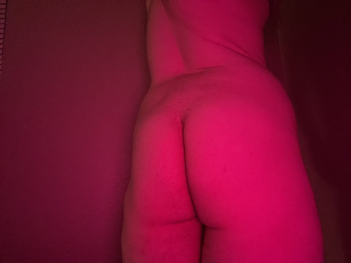 Front or back we only see red 🧛❤️‍🔥#nsfwtw #gay #pansexual