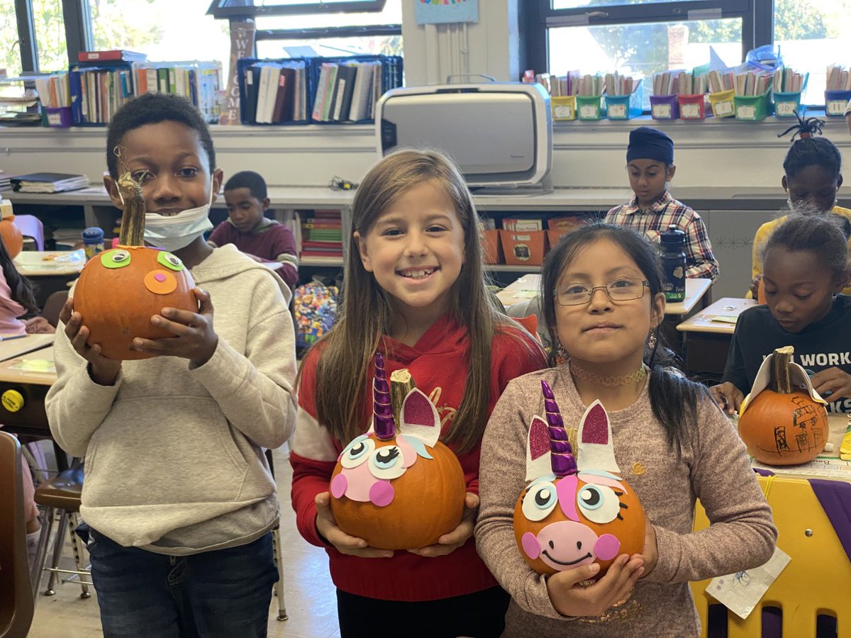 CSMrsSeaman1's tweet photo. @VS13UFSD Such a fun way to end the week! @WheelerAvenue #TeamWheeler https://t.co/ENhYaZxOXv