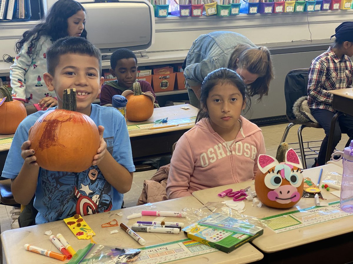 CSMrsSeaman1's tweet photo. @VS13UFSD Such a fun way to end the week! @WheelerAvenue #TeamWheeler https://t.co/ENhYaZxOXv