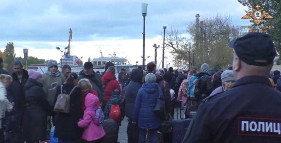 #Ukraine : les autorités dénoncent la «déportation» des civils de Kherson vers la #Russie. « Le but est de créer une sorte de panique à #Kherson et une image pour alimenter la propagande» russe, a dénoncé un député local, Serguiï Khlan.