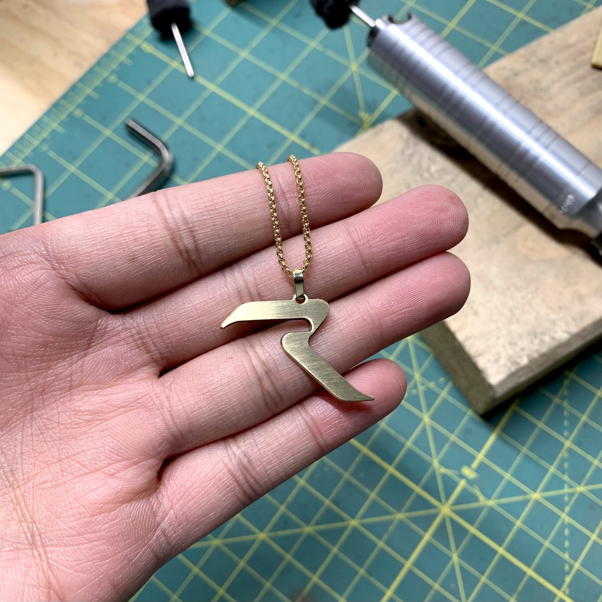 vendytcg's tweet photo. With the permission of @nassyweazy and the team, I’ll be giving away this piece. This logo deserves to be on a chain ⛓

✅ RT + Like
✅ Follow @alchemychains and @rebelsbynight 

Giveaway ends in 48hrs ⏰ https://t.co/WwYz0ZMjQo