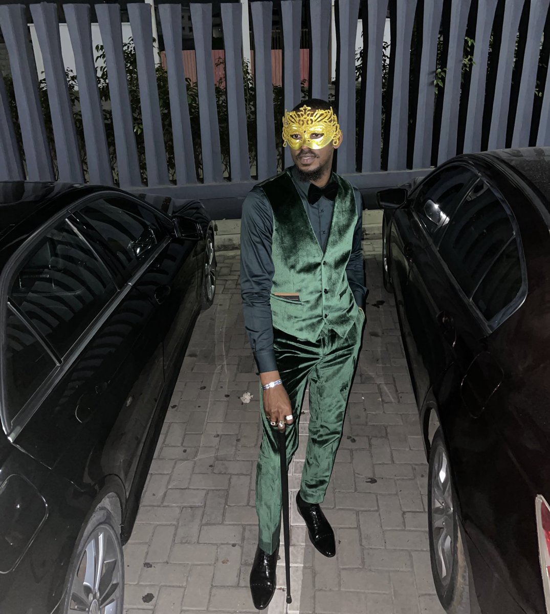 …CASTELLO DEL BEAUTY…

Three piece suit by <a href="/davidwej/">David Wej</a> 
Styled by <a href="/yolandaokereke/">Yolanda Okereke</a>

#AdekunleOlopade𓃵