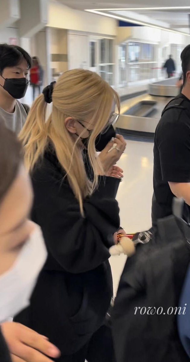 rosé with glasses tho..