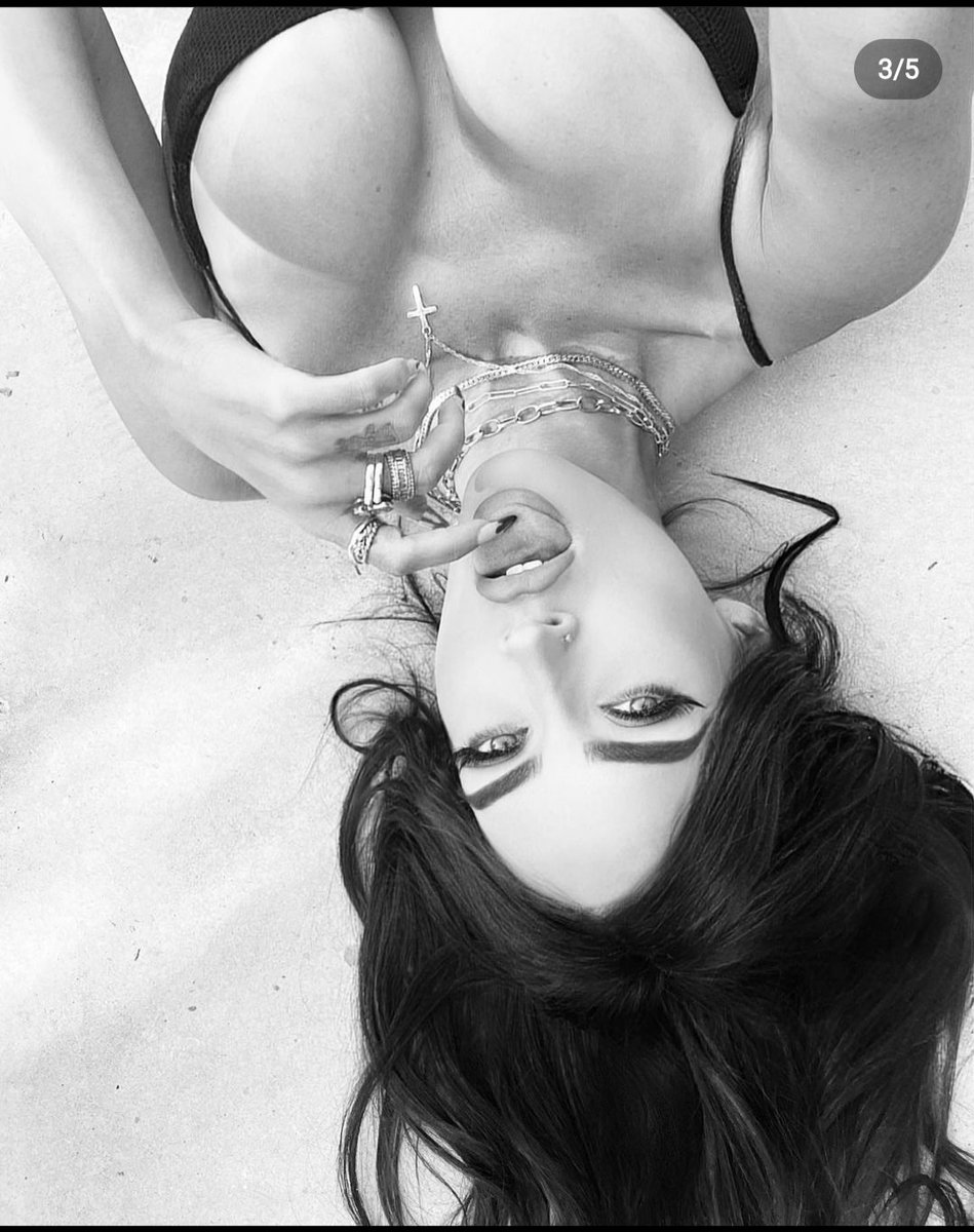 hoteldiablo_xx's tweet photo. You'll be my Bloody Valentine, tonight 🩸 @meganfox  #iamagod #sexy #intelligent #moviestar #actress #meganfox #mrpink #blackandwhite #lips #vampireprincess #actress #mrsbaker #est #19XX #estfam https://t.co/Tt1i2avrkH