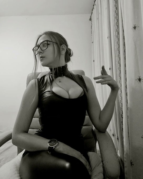 Лицо человека,который никогда не думал что в свои  25 у него будут разборки за свои же вещи, и другой<a href="/tag/leather"class="tags"><span>#leather</span></a><a href="/tag/sexy"class="tags"><span>#sexy</span></a><a href="/tag/smoke"class="tags"><span>#smoke</span></a><a href="/tag/chaturbate"class="tags"><span>#chaturbate</span></a><a href="/tag/smokinggirls"class="tags"><span>#smokinggirls</span></a>