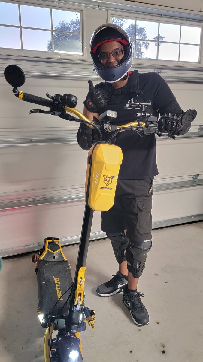 EPIC_BLASIAN's tweet photo. Just came back from a nice, cool ride with the wife ❤️💕😁👍🏻#vsett10+ #vsett #alienrides #electricscooter #scooter #scooters #scooterlife https://t.co/aZ3GVrGTdc