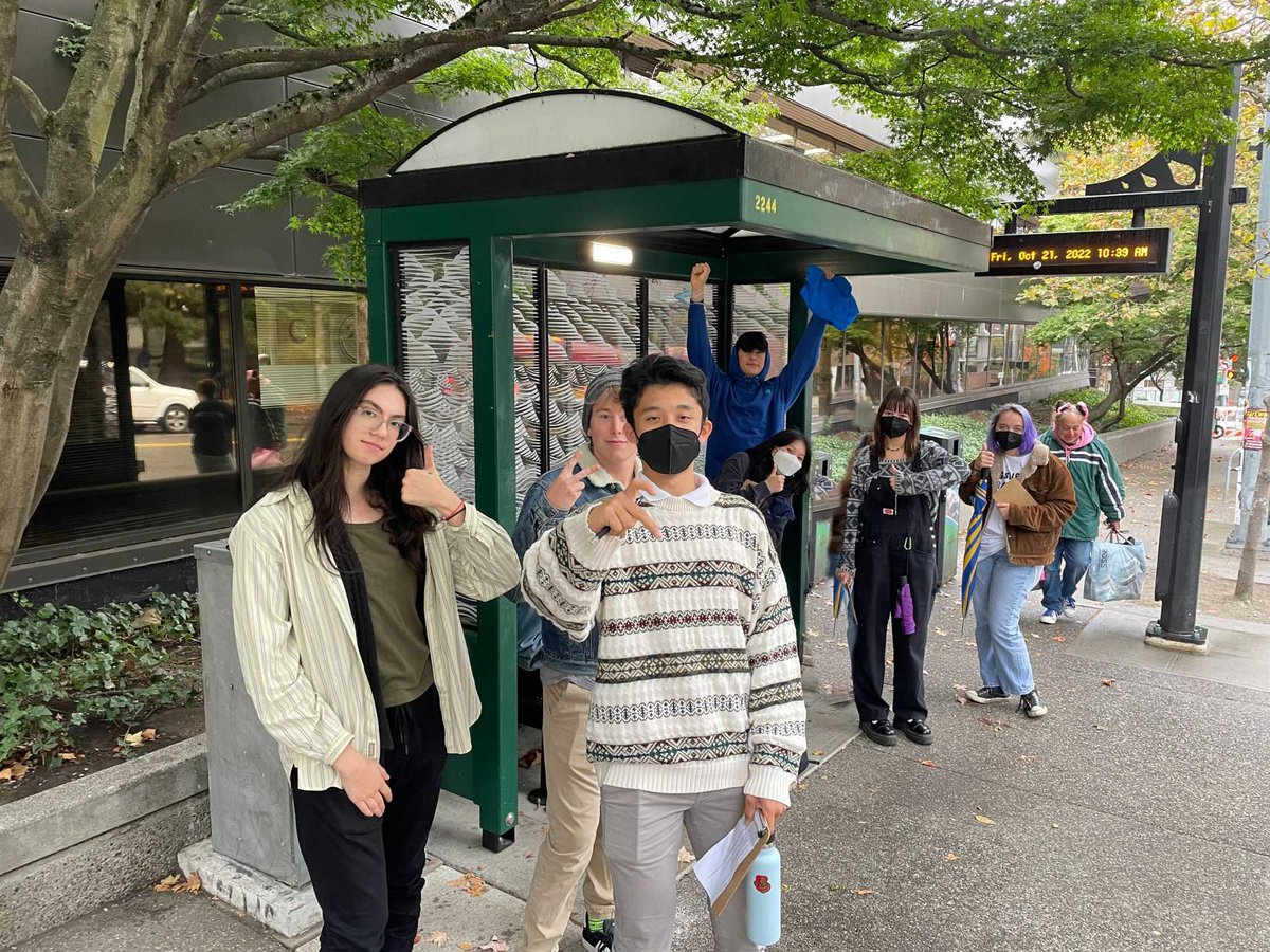 Public Art in Context.  Art history is alive!  @DTSchoolSeattle <a href="/4Culture/">4Culture</a> <a href="/pioneersquare/">Pioneer Square</a> #cityaslab #rainyday