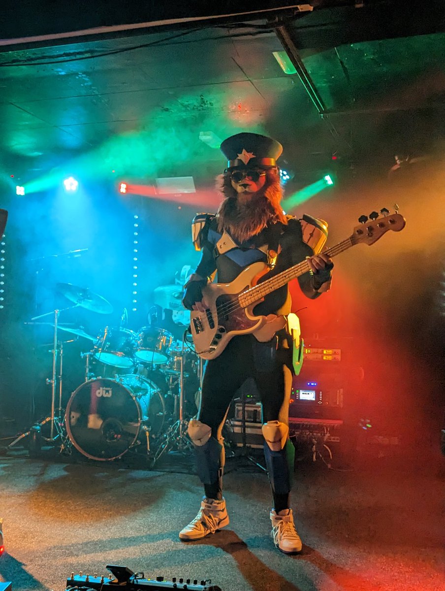 ThatOneCuteFish's tweet image. @TWRPband in Leeds tonight, absolutely amazing 🎵