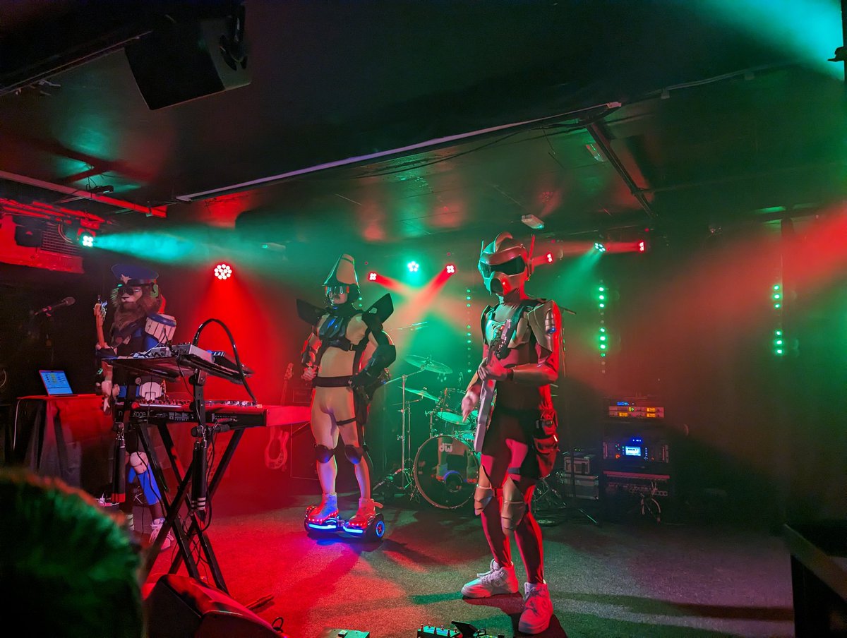 ThatOneCuteFish's tweet image. @TWRPband in Leeds tonight, absolutely amazing 🎵