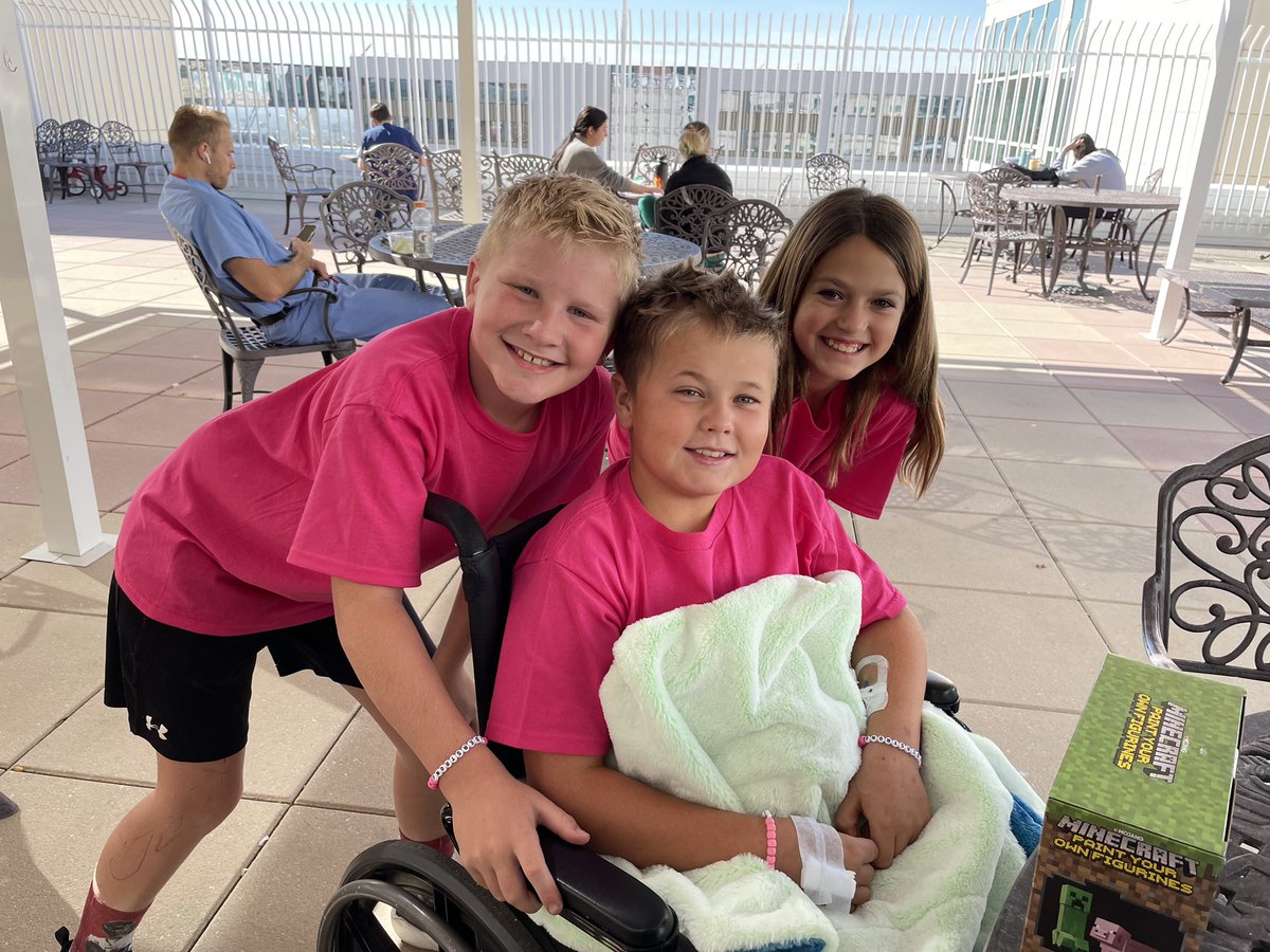 laddegan's tweet photo. “We just knew it was his favorite color so we just started telling everyone to wear pink”

Students and staff at Vineyard Elementary wore pink today to support classmate Ryder Pearson who was hit by a car last week.

LIVE UPDATE at 6pm on @KSL5TV @kslnewsradio @KSLcom https://t.co/lZT0p7COyM