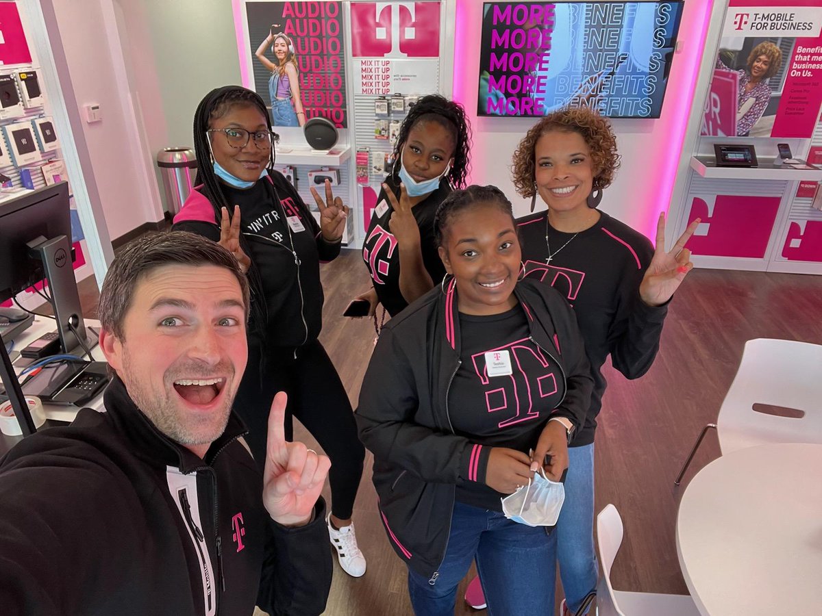 What better way to get this Friday started then to become operationally sound with @PaulBowley and these beauties working at our Demopolis location! Let's #GoGrowWin #Together It's the #TotalExperience for me!! 😉