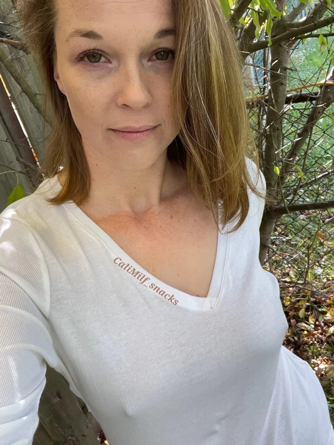 nobraclub007's tweet photo. Hot MILF #nobragirls https://t.co/Z8tdtKwqnq