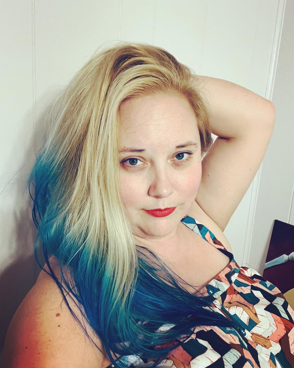 K8eBish's tweet photo. Pictured: Being  your own damn sugar mama. 😂#treatyoself #Therapy #FreshHair #FreshNail #FreshToes https://t.co/UutXjQCR4g