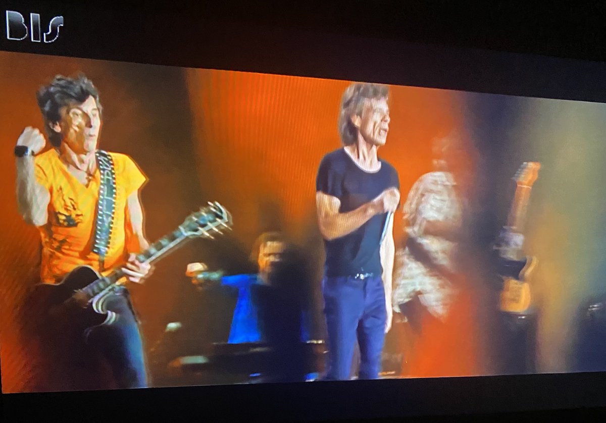 Incrível ver novamente o show Havana Moon <a href="/RollingStone/">Rolling Stone</a> / 2016 no @CanalBis ⚡️⚡️⚡️
Que energia maravilhosa das 700 mil pessoas em frente ao palco + 500 mil na área externa que assistiam avidamente aos quatro ícones do rock e toda a banda!!!  Energizante!!!