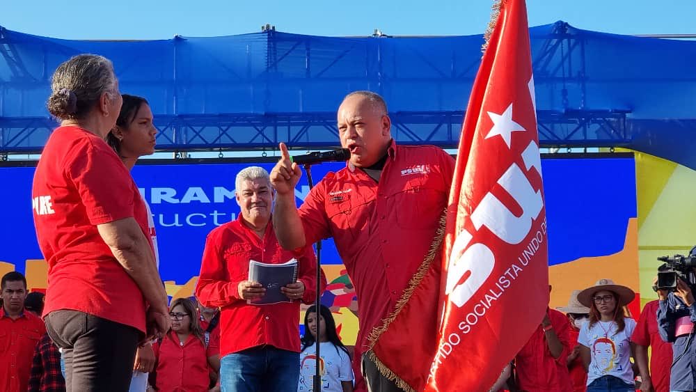 Hoy se juramentaron los equipos de calle comunidad y UBCH en Apure del @PartidoPSUV Cada Juramentación nos traslada a recordar al comandante supremo y a su amor incondicional al pueblo venezolano #21Oct #PatriaUnidaYSolidaria @avilaelguerrero @JuanJMazaS1 @Ingmiguelr2