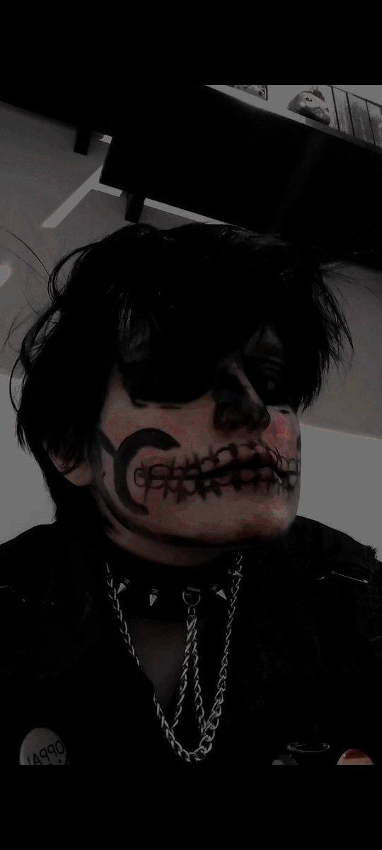 titiosoleil's tweet photo. titio assustador pro hallowen 💀 https://t.co/2O6AN8GMLF