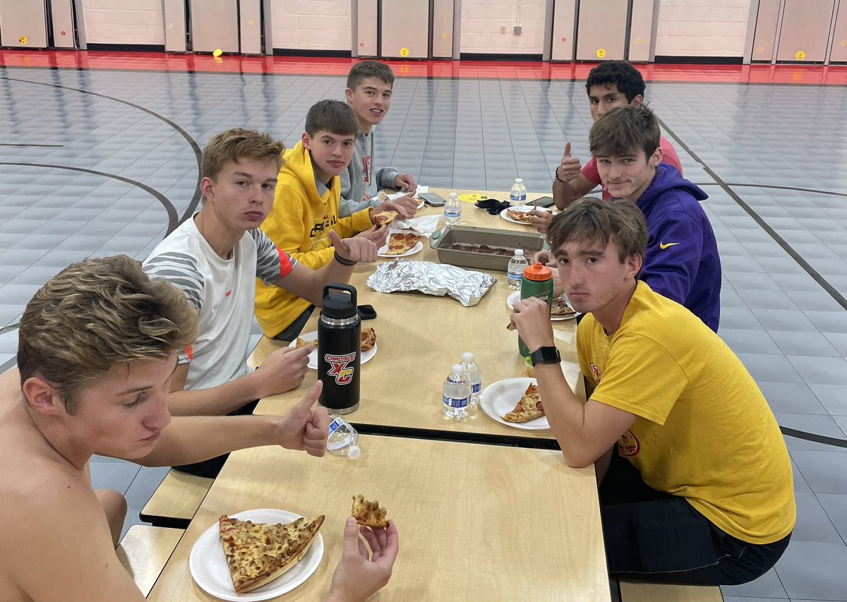 WildcatsTXC's tweet photo. Huge thank you to Peoples Bank in Carlisle for donating the pizza for our Capital Run and State Qualifying celebration! https://t.co/F2fWGgnf4h