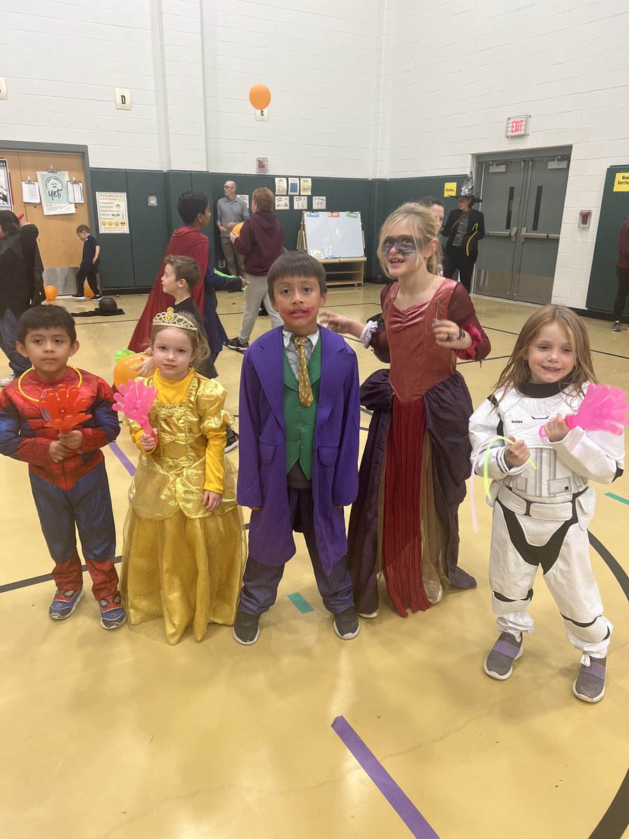 AISPrincipal's tweet photo. We had a blast out our SPOOK-TACULAR Spaghetti &amp; Meatball Dinner! #AISPride @Danburyk12 https://t.co/Vt0yEHkRDx